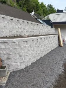 Mauer aus Rockwood Steinen