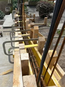 Schalungsarbeiten Gartenmauer